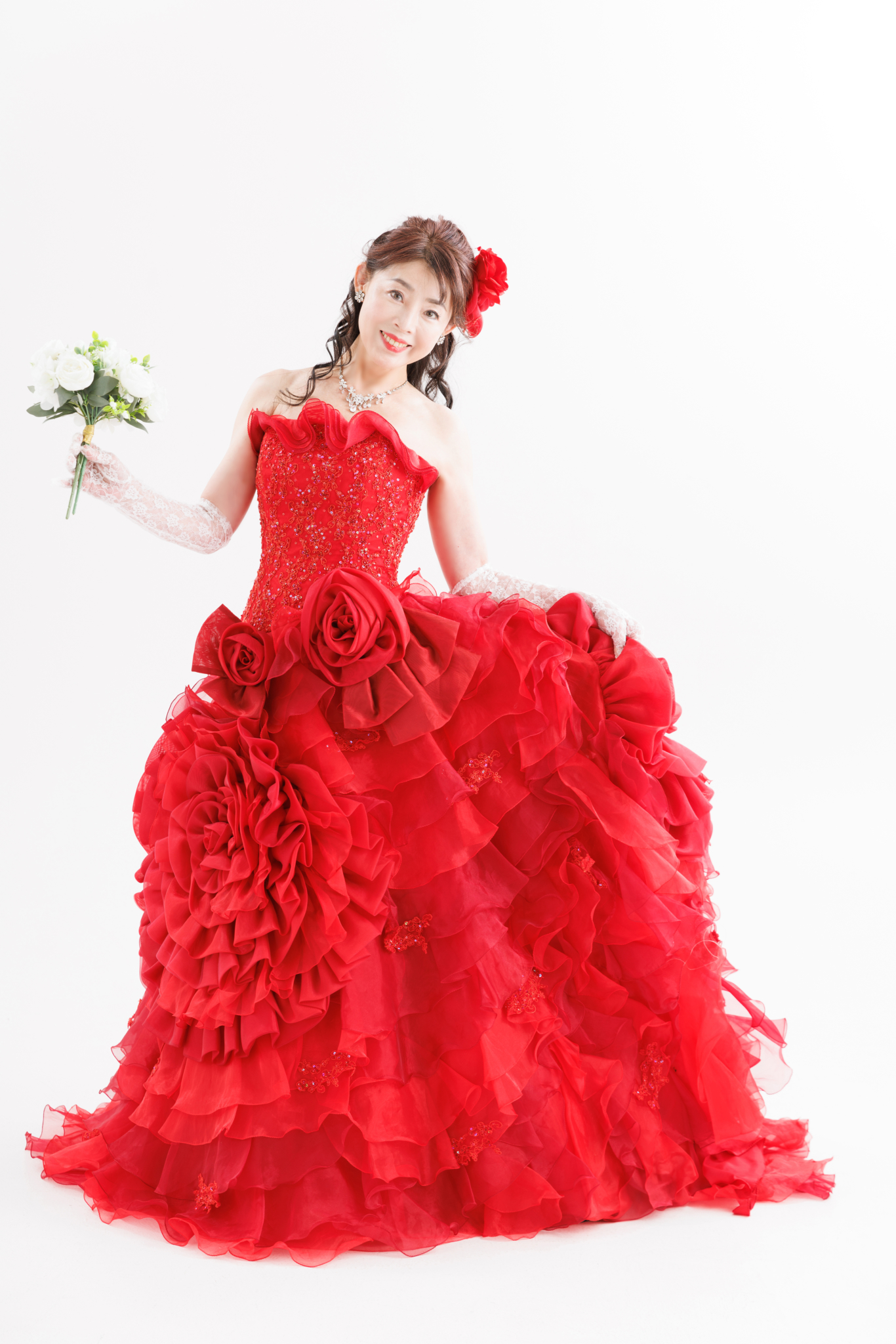 還暦に赤いドレス、古希や喜寿に紫のドレス、金婚式、銀婚式にまたドレスを着て記念の写真を